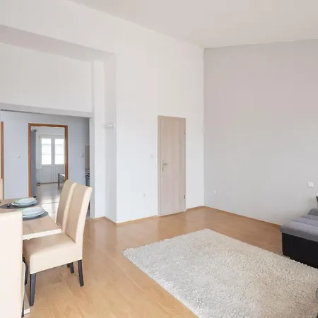 Grey One Apartman *