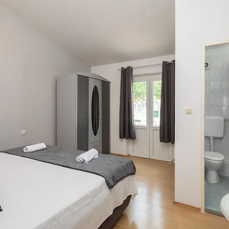 Grey One Apartment *